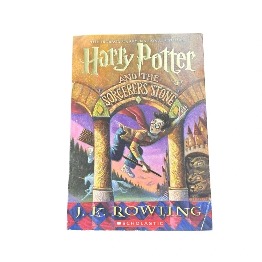 Harry Potter and the Sorcerer's Stone Book (Paperback - Used - Good Condition) 🪄